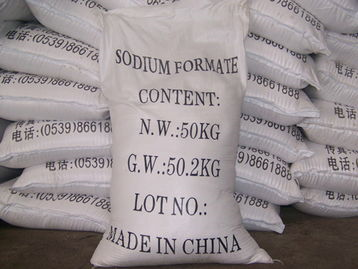 A nátrium-formiát szerves vegyipari alapanyag, emellett többek között a repülőterek kifutópályáinak sózására és élelmiszerek tartósítására is használják. (Kép: farshinechemical.com)